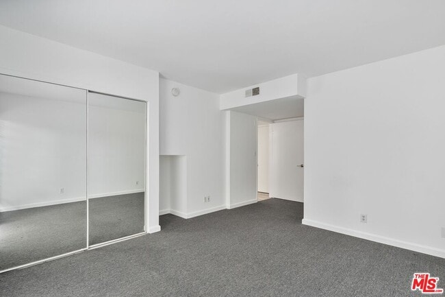 Building Photo - 110 Fleet St