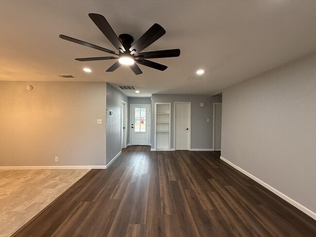 Building Photo - 6101 Melody Ln