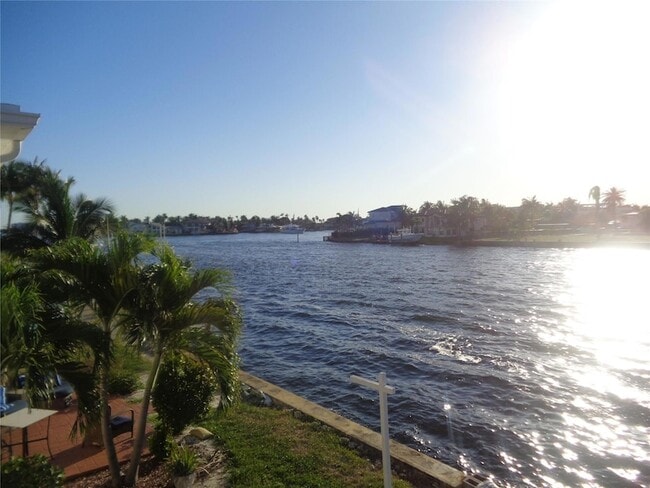 Building Photo - 1001 S Riverside Dr