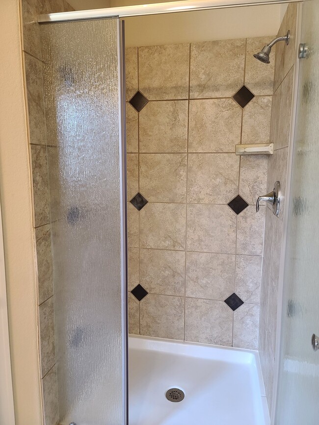 Building Photo - 218 Simmons Dr