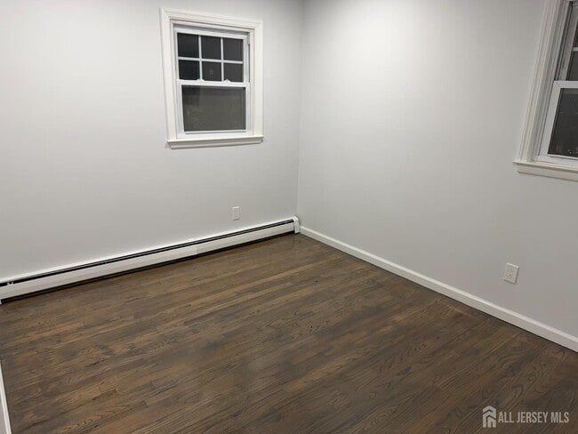 Building Photo - 2460 Woodbridge Ave