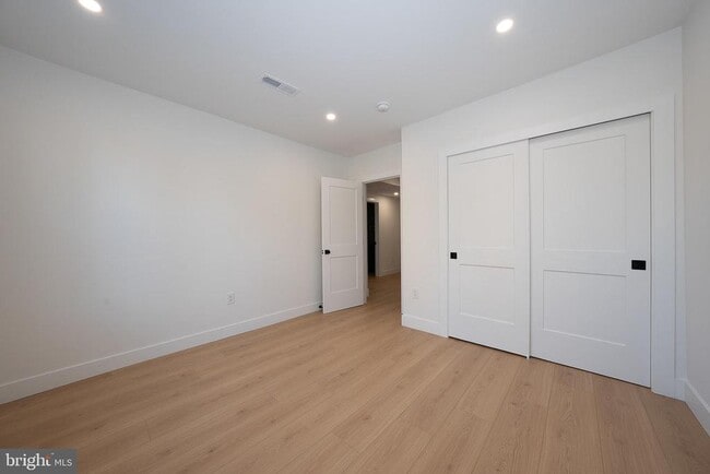 Building Photo - 314 N Essex Ave