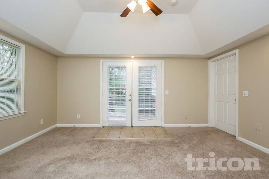 Building Photo - 55 Henson Cir