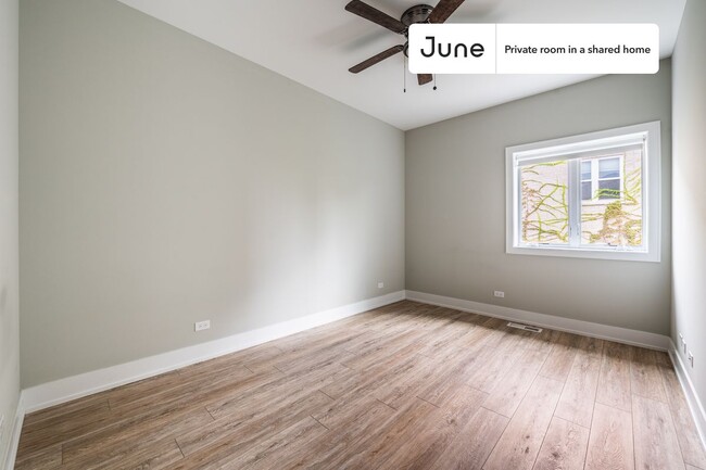 Building Photo - Private bedroom in 5 bed/3 bath Home