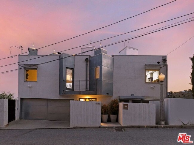 Building Photo - 1885 Sunset Plaza Dr