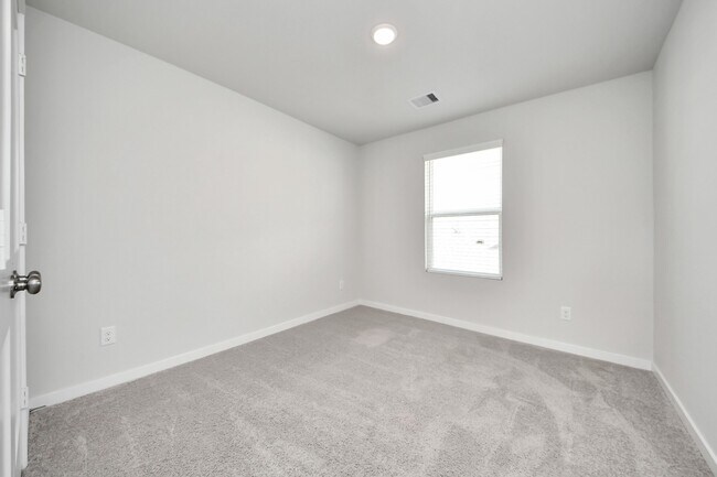 Building Photo - 5819 Blue Grama Dr