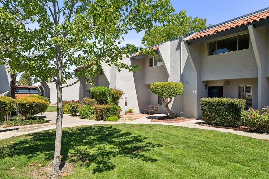 Building Photo - 1009 Murrieta Blvd