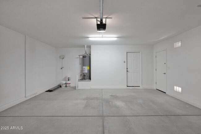 Building Photo - 40911 W Tamara Ln