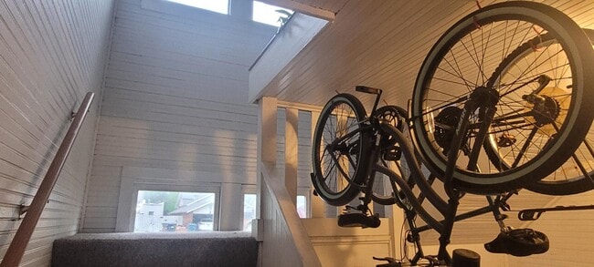 Building Photo - 614 S Fremont Ave