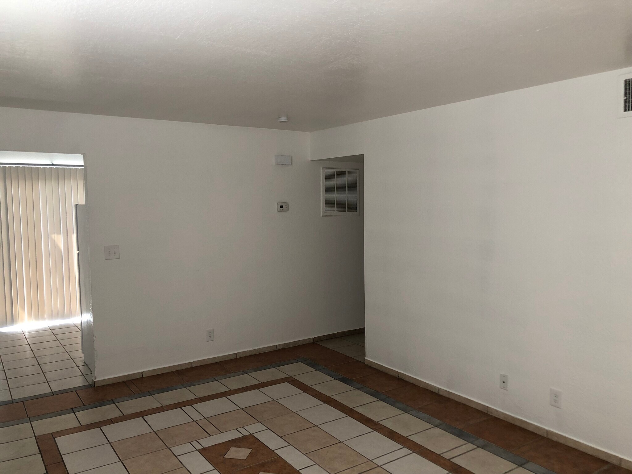 Building Photo - 2335 Daley St