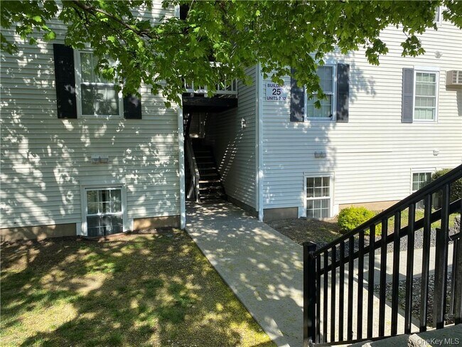 Building Photo - 25 Lexington Hills Rd