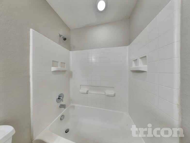 Building Photo - 8927 Summer Valley Ln