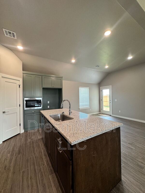 Building Photo - 790 Flowers Dr