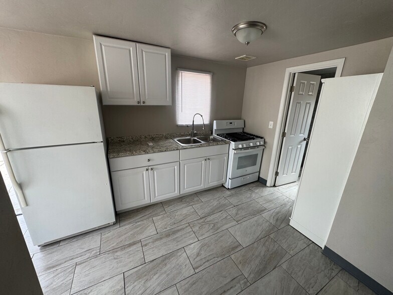 Building Photo - 313 W 44th St