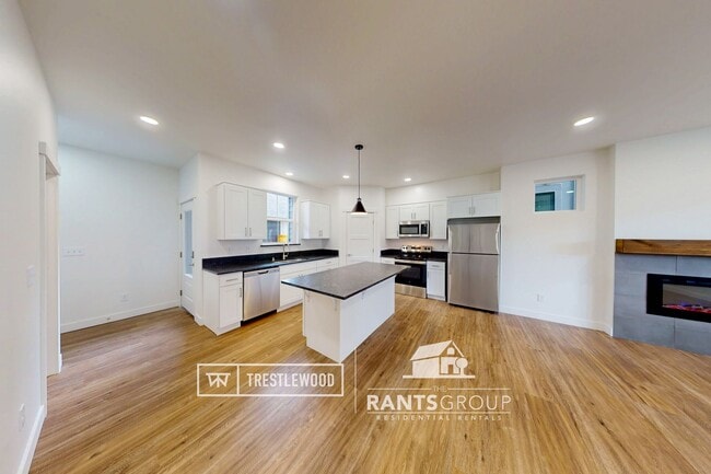 Building Photo - Brand New! Modern Home in Trestlewood – Wh...