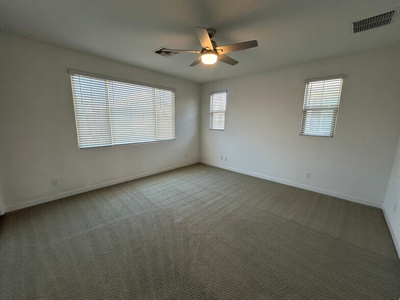 Building Photo - 1146 E Weatherby Way
