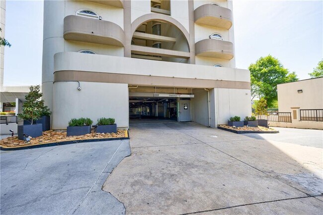 Building Photo - 2161 Peachtree Rd NE