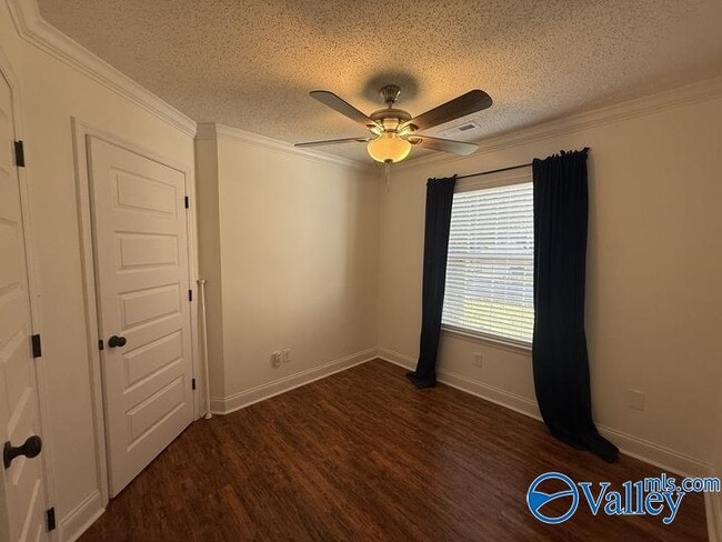 Building Photo - 104 Cypress Creek Dr