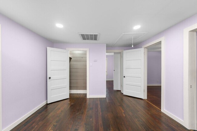Building Photo - 115 Amundsen St