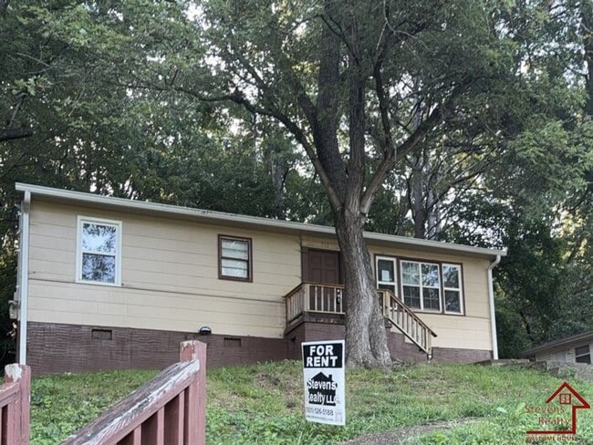 Building Photo - 712 Bronson St