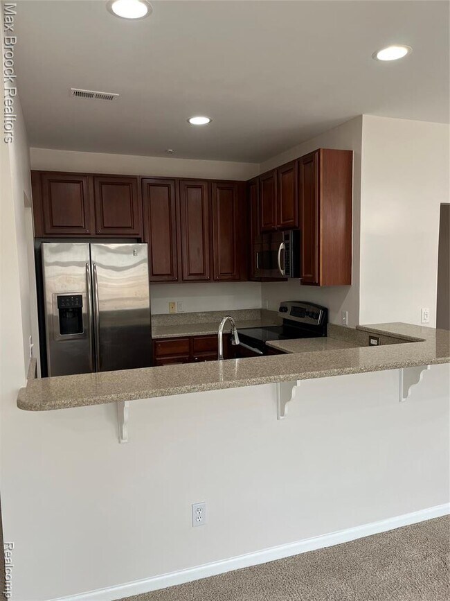 Building Photo - 3255 Camden Dr