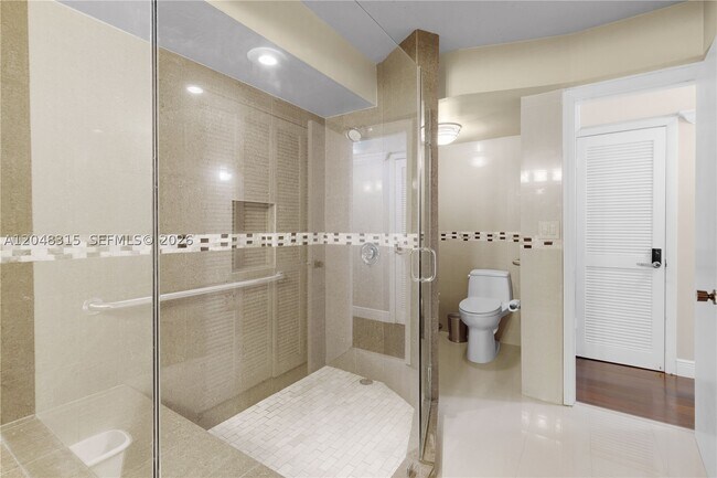 Building Photo - 6423 Collins Ave