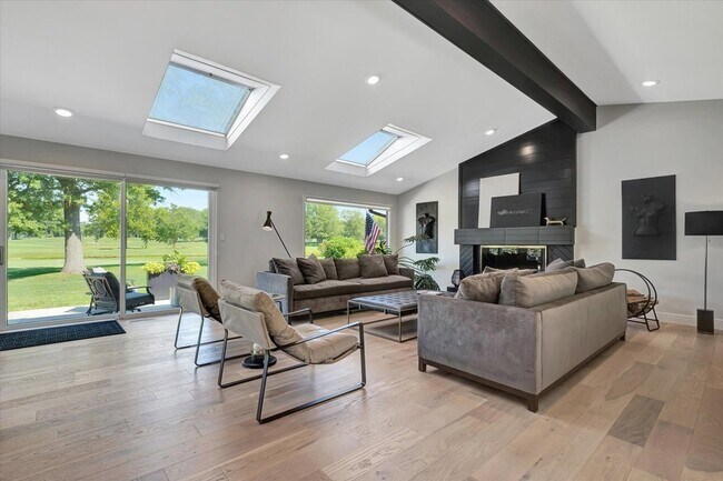 Building Photo - 102 Greencroft Dr