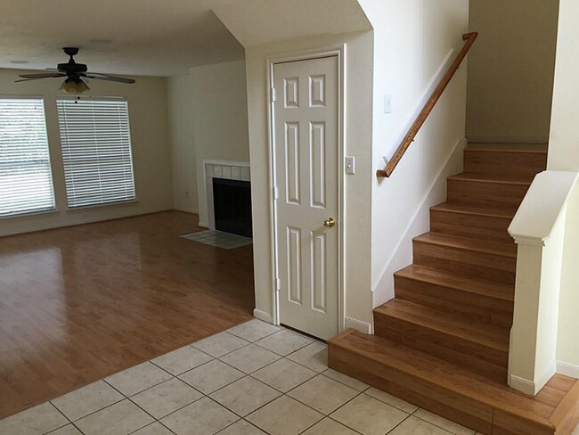 Building Photo - 11706 Meadowchase Dr