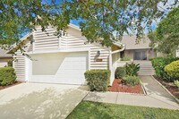 Building Photo - 840 Ridge Lake Dr