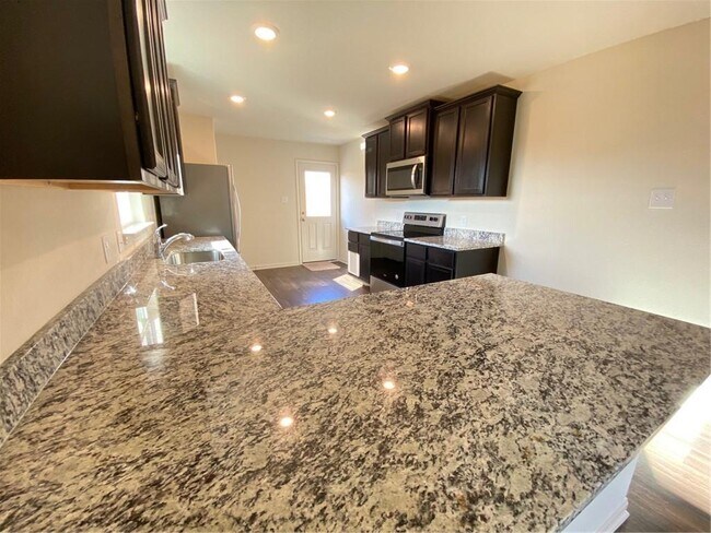 Building Photo - 401 Hyacinth Way