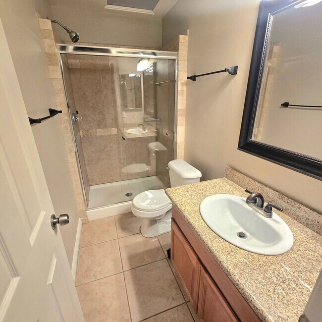 Building Photo - 2 bedroom with GAREAGE in the HEART of Wes...