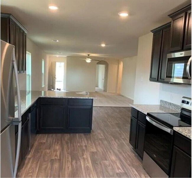 Building Photo - 213 Cres Park Dr