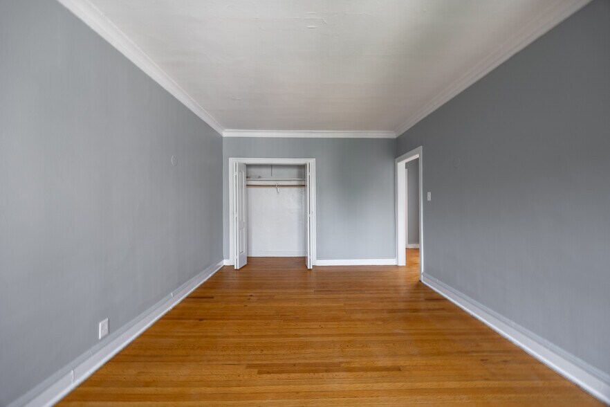 Building Photo - 1321 W Estes Ave