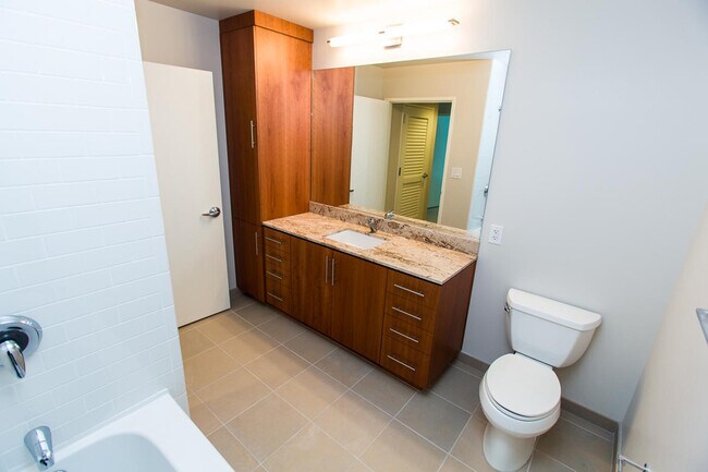 Building Photo - Beautiful 1 Bedroom condo at Axis – Exclus...