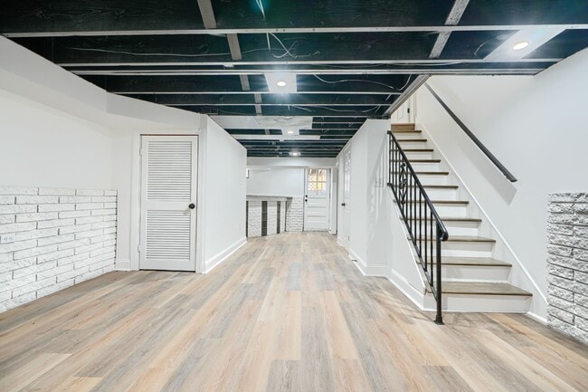 Building Photo - 2204 Redthorn Rd