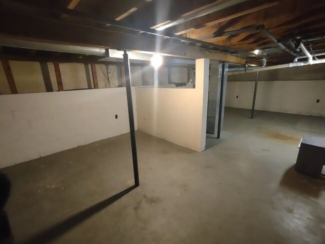 Building Photo - Awesome 3 bedroom 1 bathroom home recently remodeled in Junction City!!