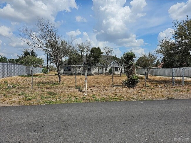 Building Photo - 224 N La Paloma St