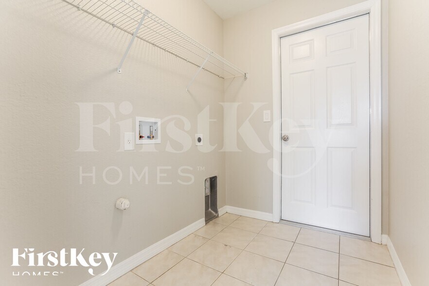 Building Photo - 2637 Lacroix Ave