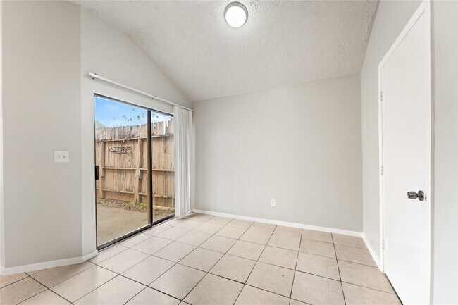 Building Photo - 10746 Staghill Dr