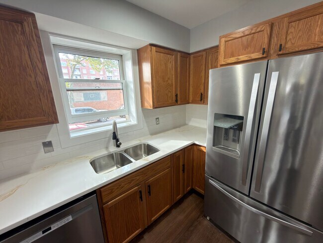 Building Photo - 6524 W Diversey Ave