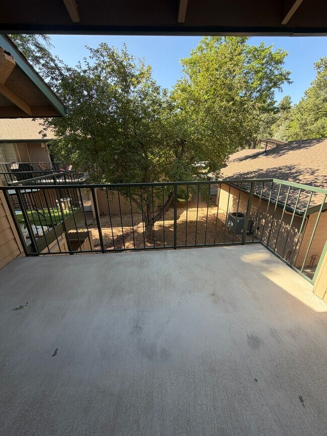 Building Photo - 3200 S Litzler Dr