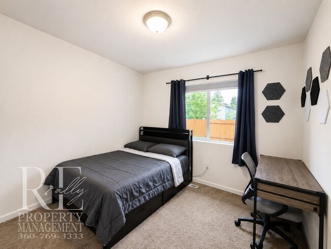 Building Photo - Spacious 3-Story Home with Flexible Living Space, Heat Pump & Private Deck Retreat