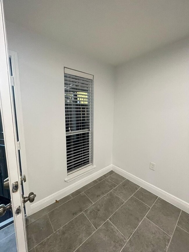 Building Photo - 7410 Ilex St