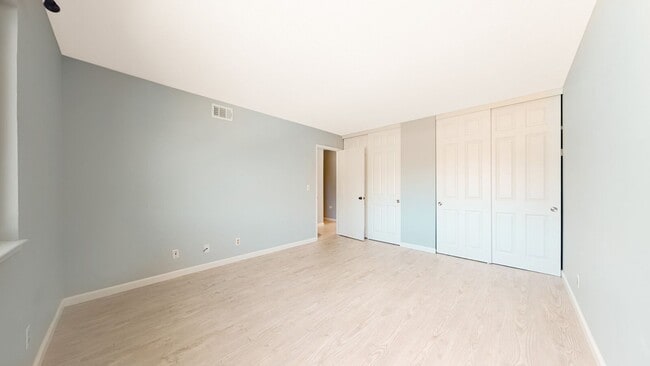 Building Photo - Sunnyvale Townhome, 3 beds 1.5 baths, Nice...
