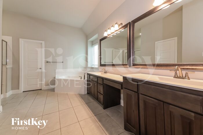 Building Photo - 111 Balsam Dr