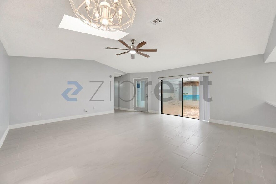 Building Photo - Unit 1420