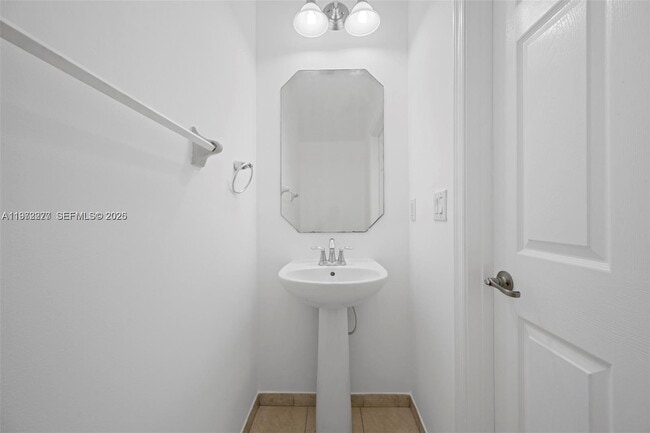 Building Photo - 3019 NW 30th Ave