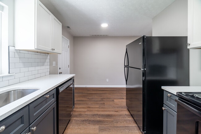 Building Photo - 870 S Waverly St