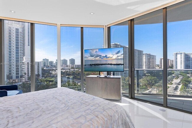 Building Photo - 17475 Collins Ave