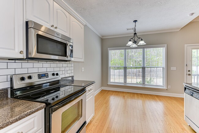 Building Photo - 4116 Chastain Dr